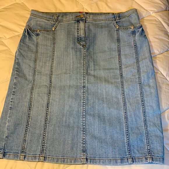 JEAN skirt by OLSEN of Europe, left sided zipper, 4 pockets, bedazzled ,38 - Picture 1 of 9